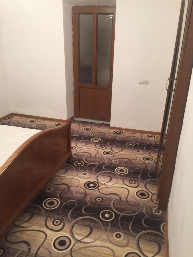 Friend'S House Rooms Near Airport Ghukasavan Extérieur photo