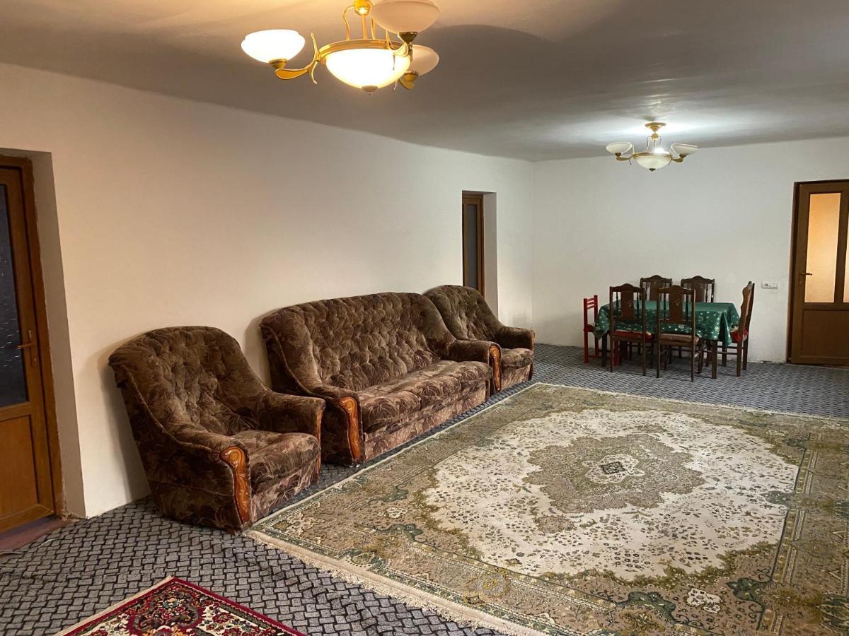 Friend'S House Rooms Near Airport Ghukasavan Extérieur photo
