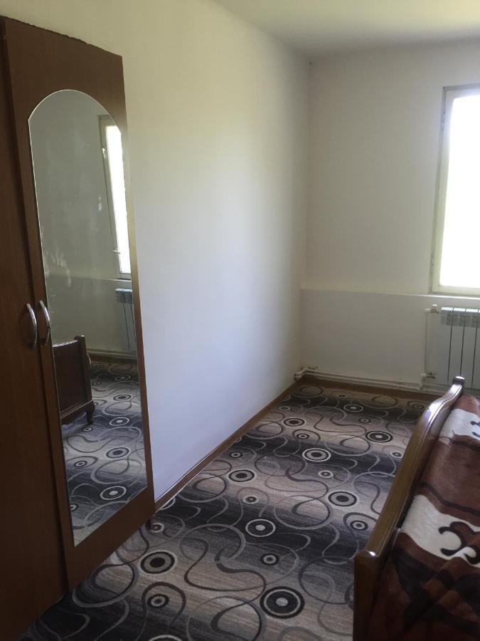Friend'S House Rooms Near Airport Ghukasavan Extérieur photo