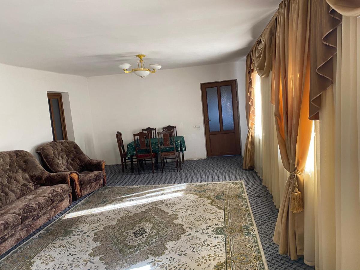 Friend'S House Rooms Near Airport Ghukasavan Extérieur photo